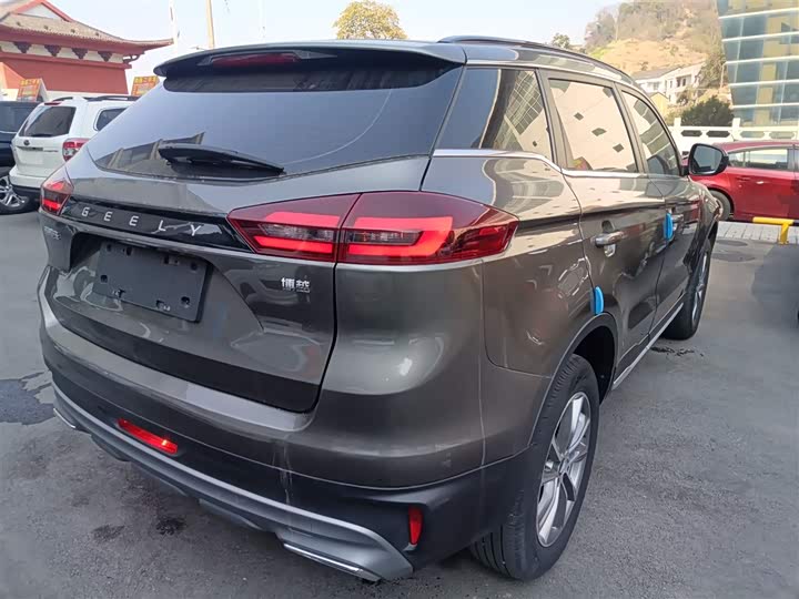 Фото 7 - Geely Atlas