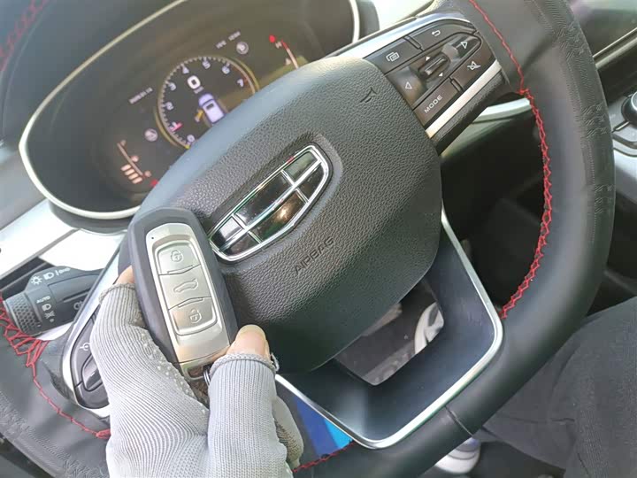 Фото 9 - Geely Atlas