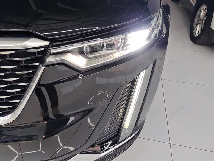 Фото 5 - Cadillac XT6