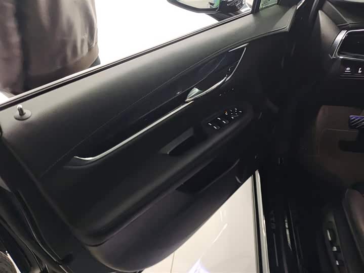 Фото 7 - Cadillac XT6