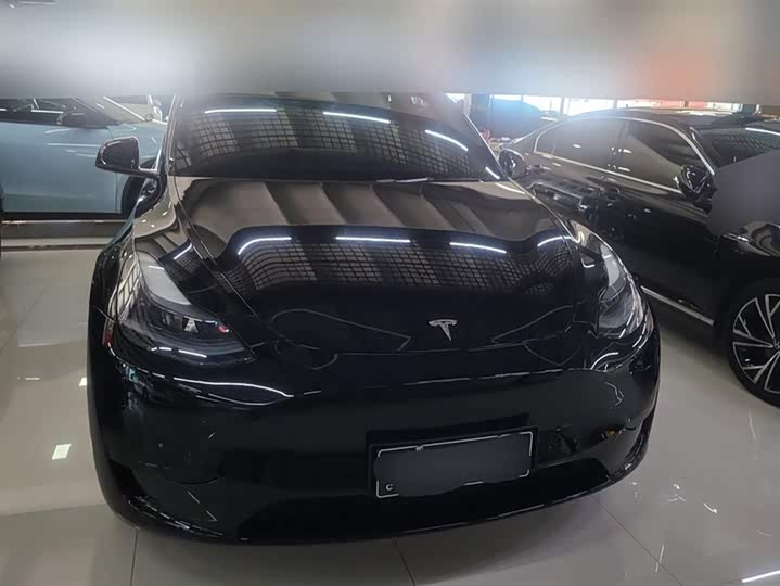 Фото 2 - Tesla Model Y