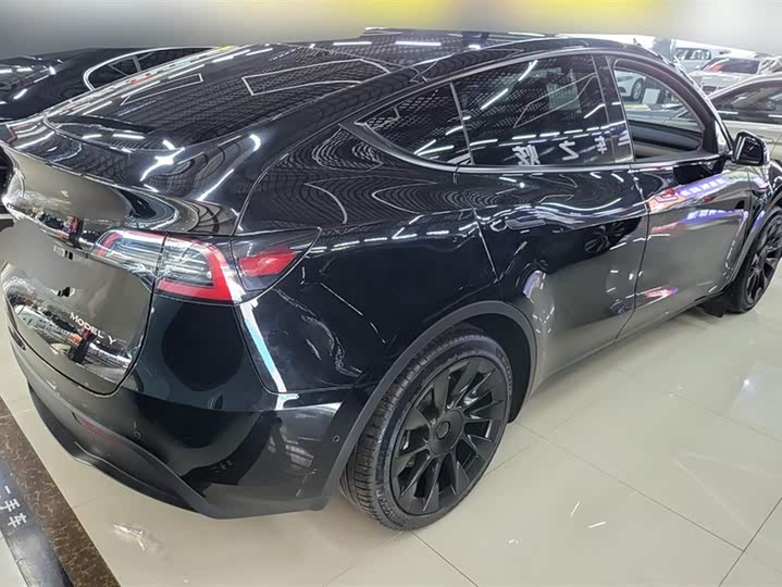 Фото 3 - Tesla Model Y