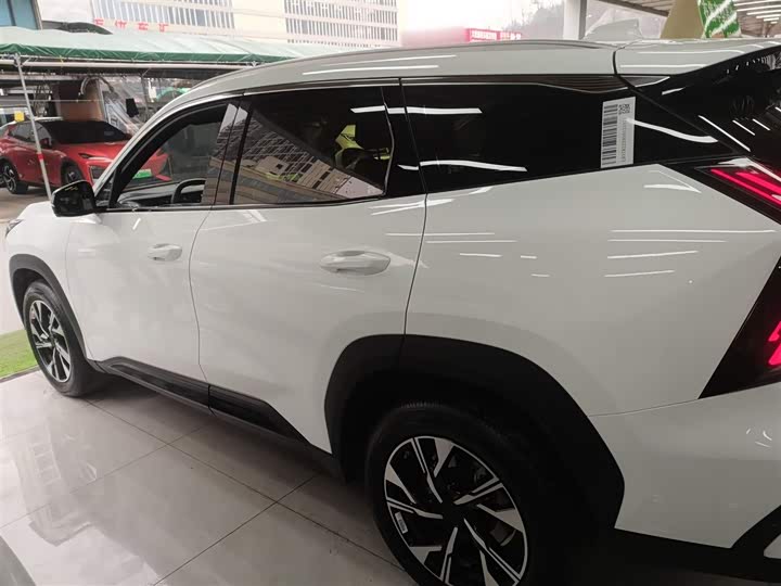 Фото 5 - Geely Atlas L