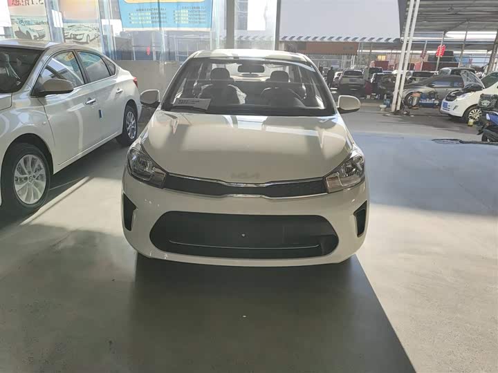 Фото 9 - Kia Pegas