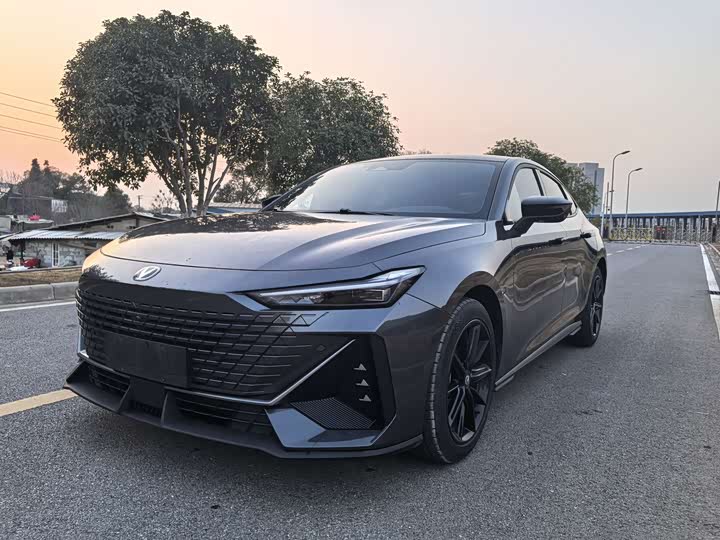 Фото 1 - Changan UNI-V