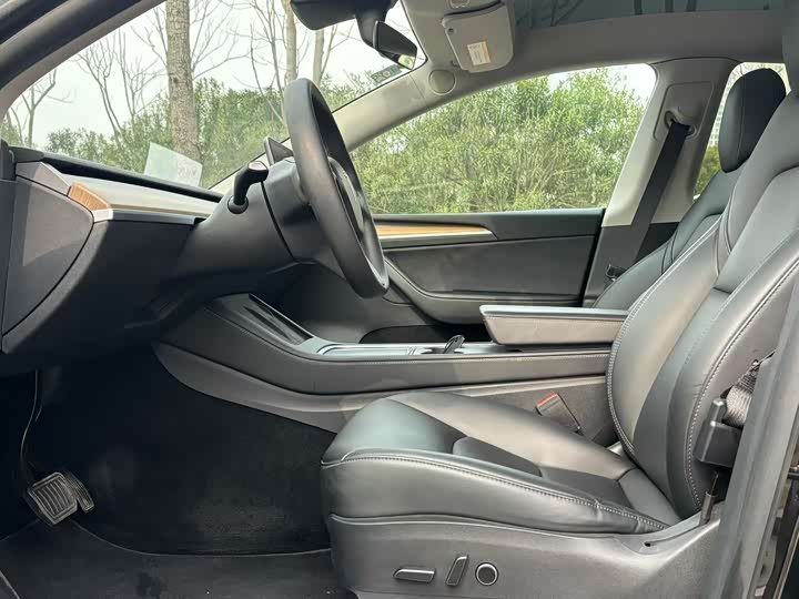 Фото 4 - Tesla Model Y