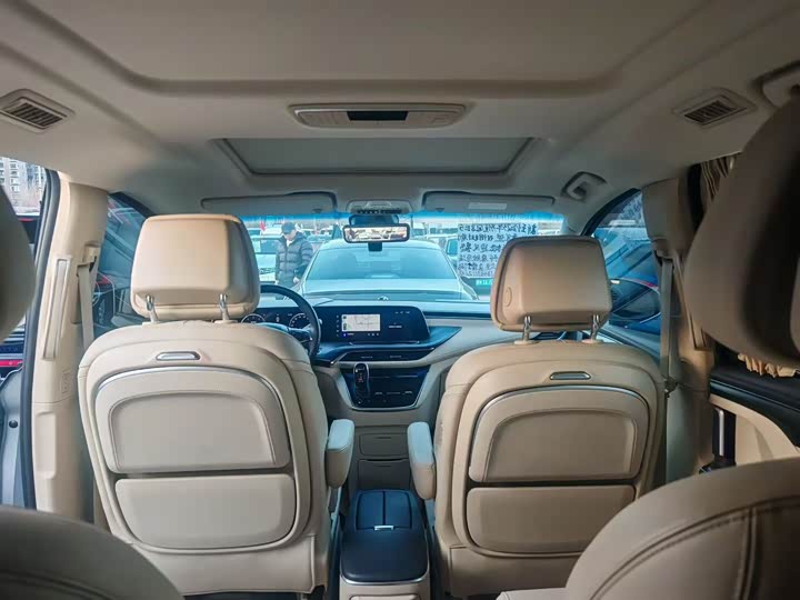 Фото 8 - Buick GL8 ES