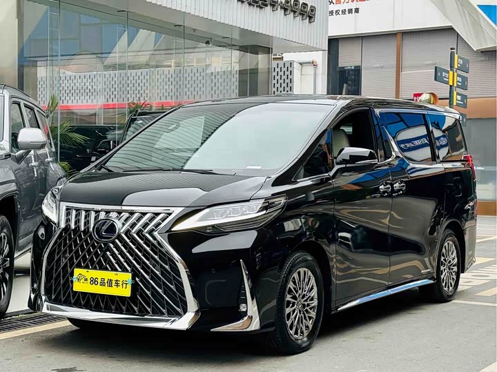 Фото 1 - Lexus LM