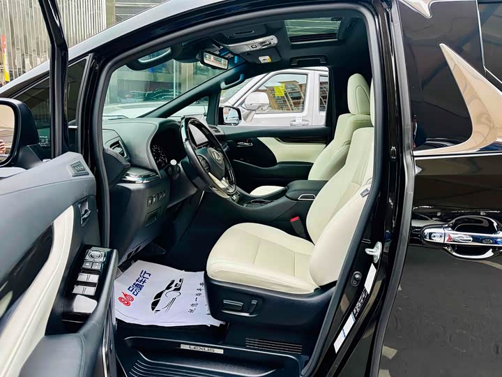 Фото 5 - Lexus LM