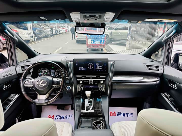 Фото 6 - Lexus LM