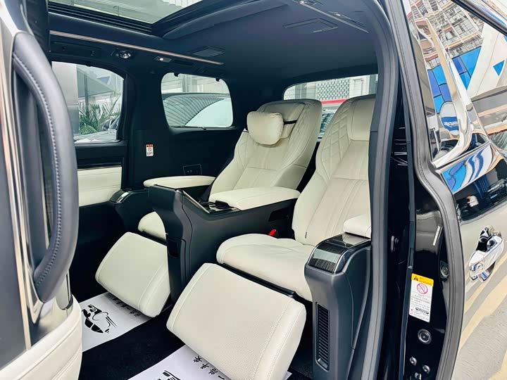 Фото 7 - Lexus LM