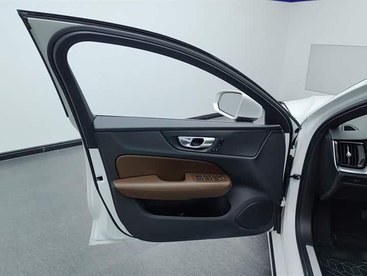 Фото 7 - Volvo S60