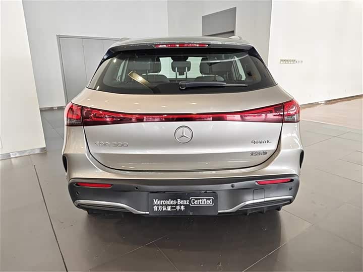 Фото 4 - Mercedes-Benz EQA