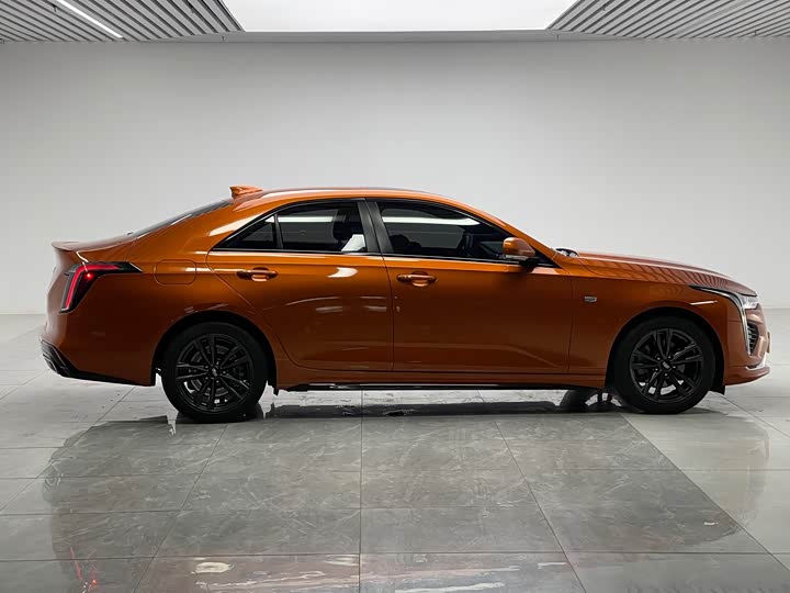 Фото 8 - Cadillac CT4