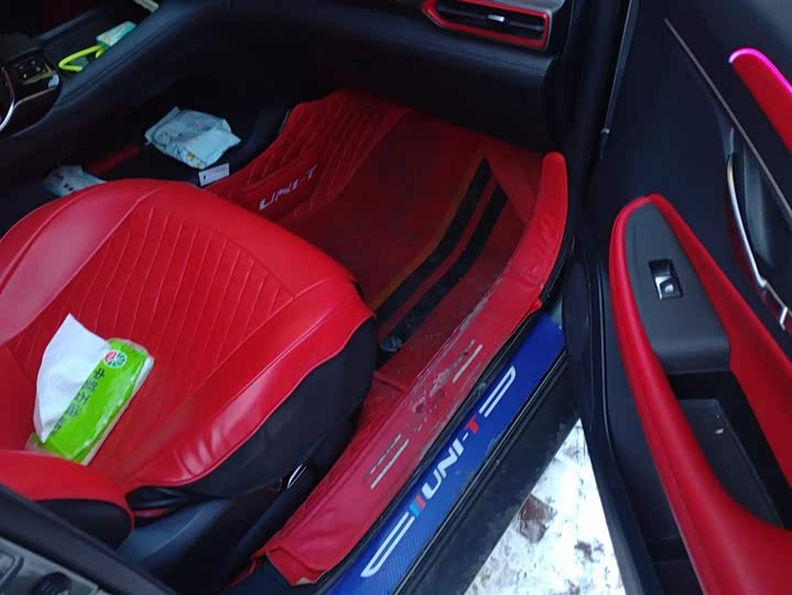 Фото 8 - Changan UNI-T