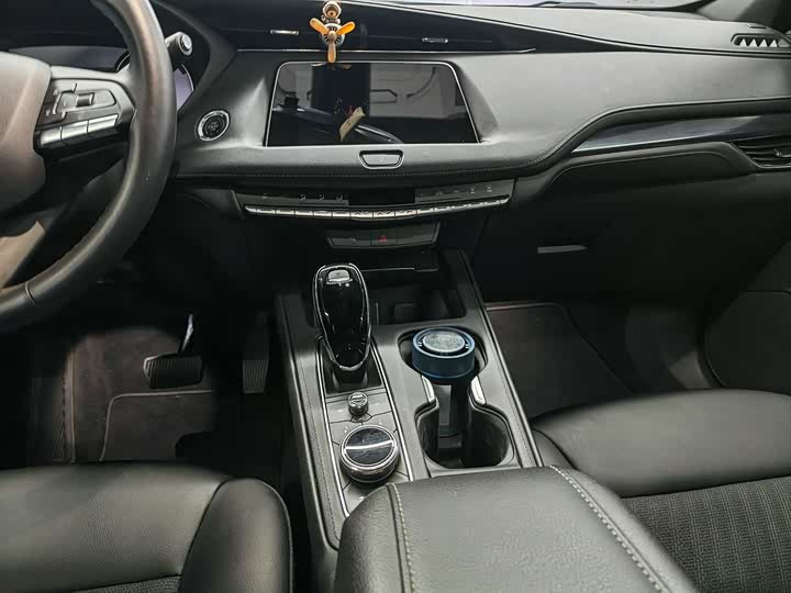 Фото 6 - Cadillac XT4