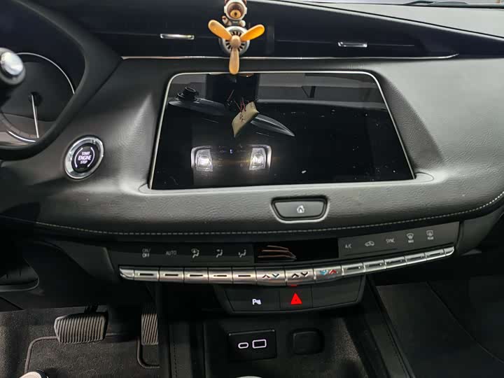 Фото 8 - Cadillac XT4