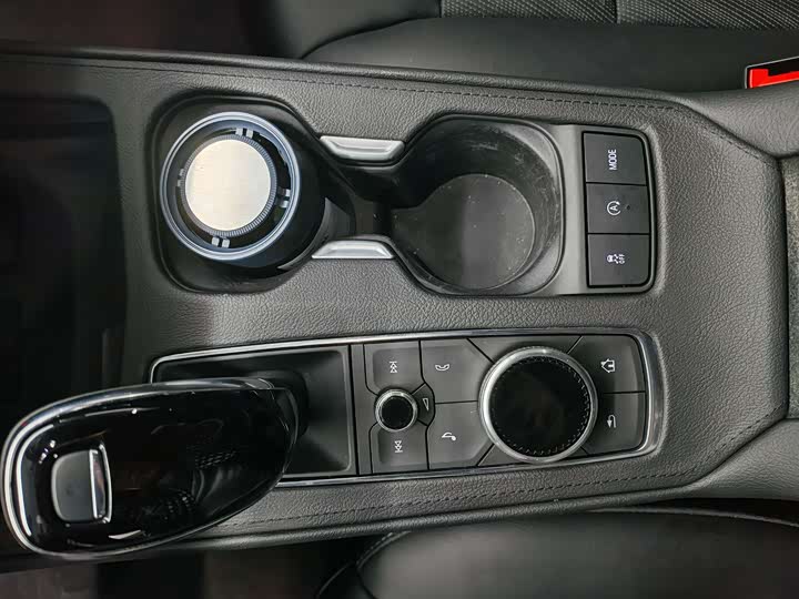 Фото 9 - Cadillac XT4