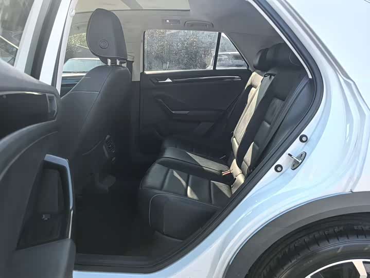 Фото 6 - Volkswagen T-Roc