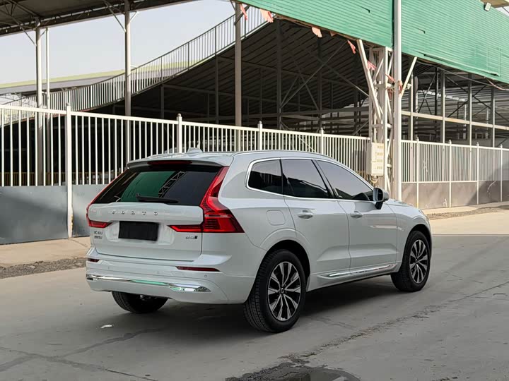 Фото 4 - Volvo XC60