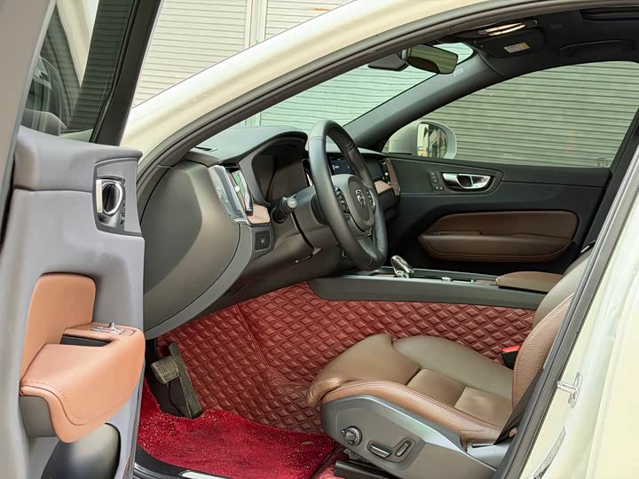 Фото 7 - Volvo XC60