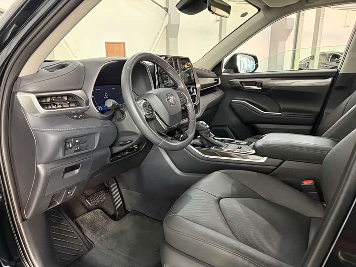 Фото 7 - Toyota Highlander