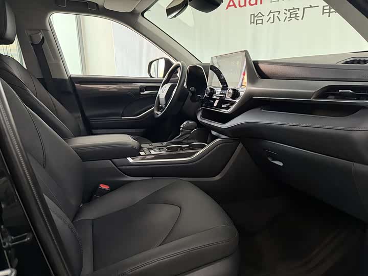 Фото 8 - Toyota Highlander