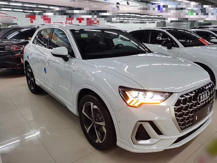 Фото 4 - Audi Q3