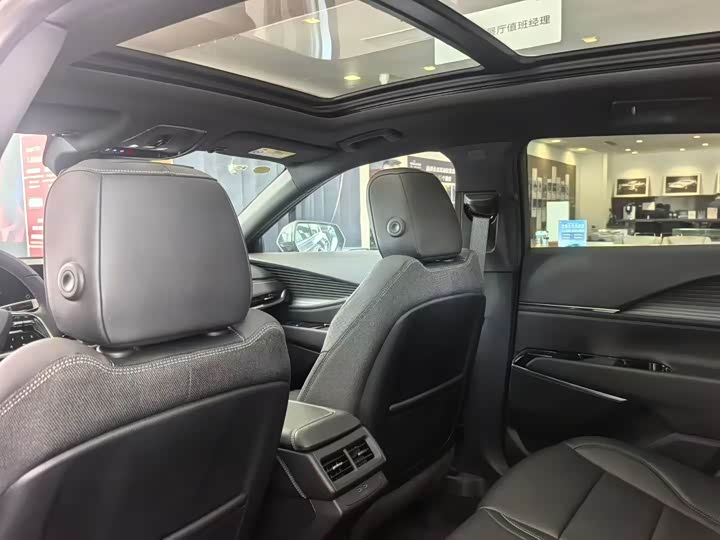 Фото 8 - Cadillac GT4