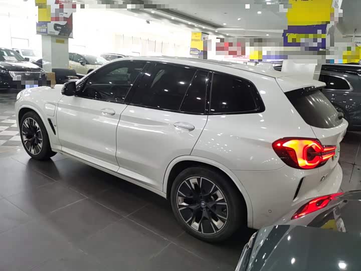 Фото 5 - BMW iX3