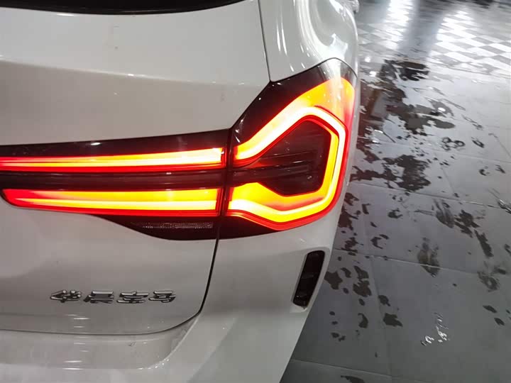 Фото 8 - BMW iX3