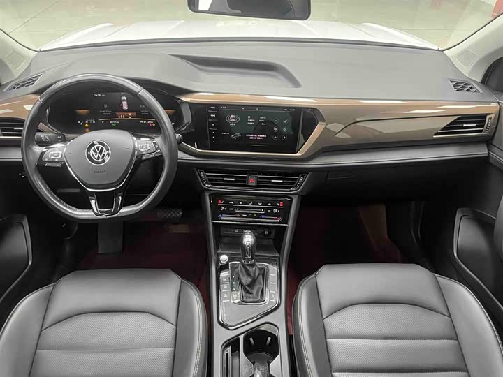 Фото 2 - Volkswagen Tharu