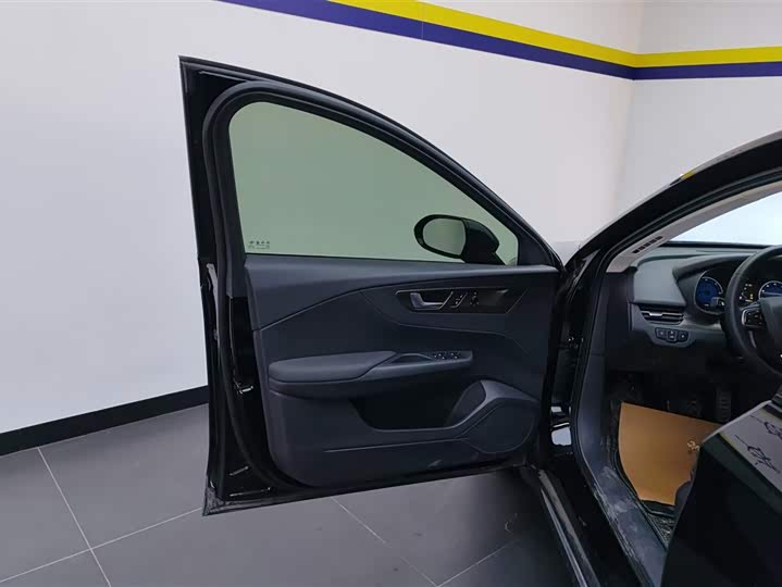 Фото 7 - Hongqi E-QM5