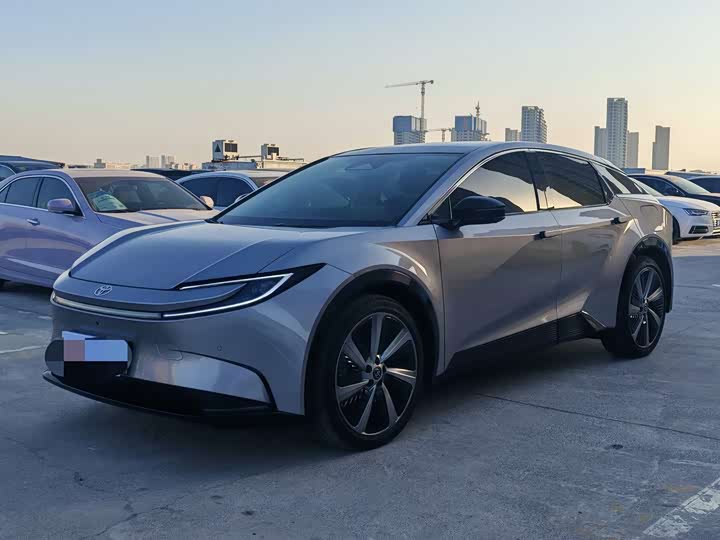 Фото 1 - Toyota bZ5