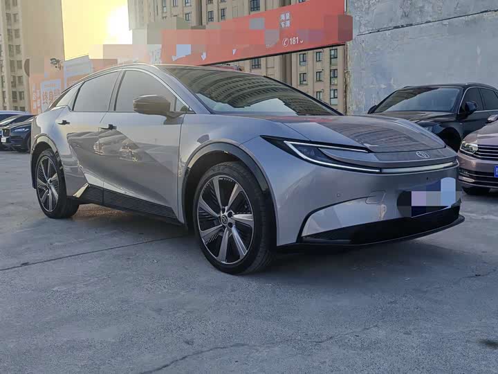 Фото 3 - Toyota bZ5