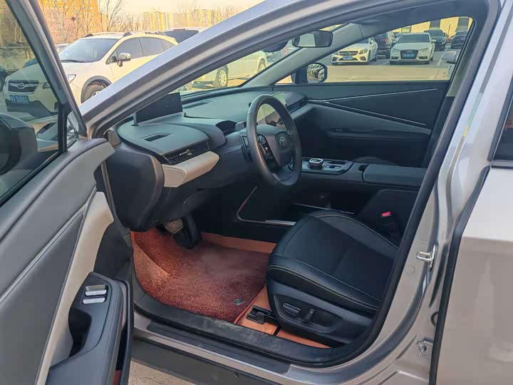 Фото 5 - Toyota bZ5