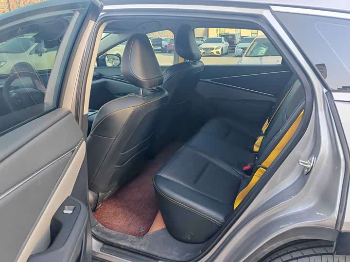 Фото 8 - Toyota bZ5