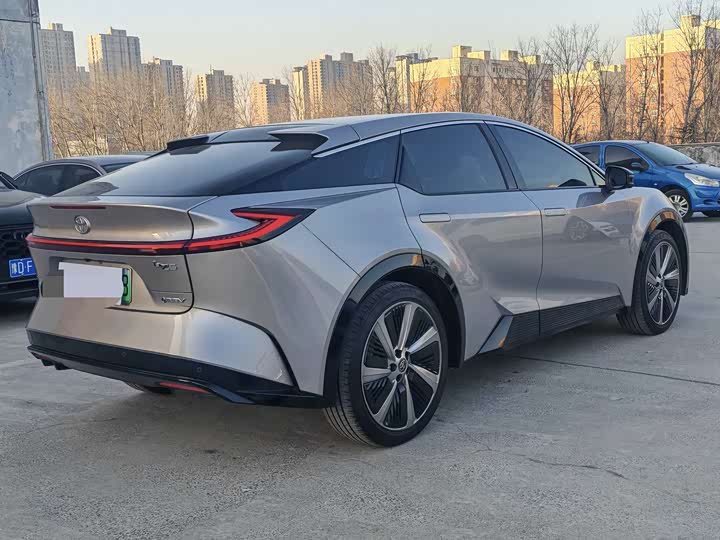 Фото 9 - Toyota bZ5