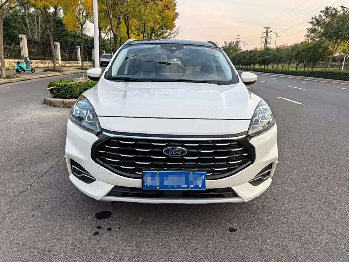 Фото 2 - Ford Escape