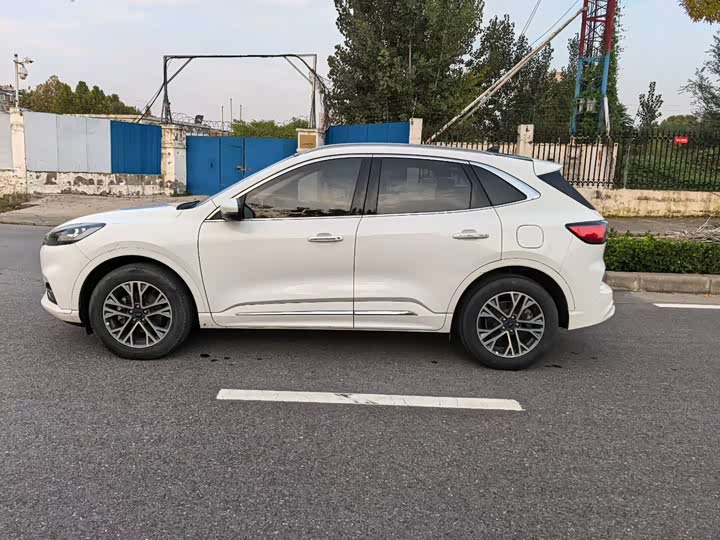 Фото 4 - Ford Escape