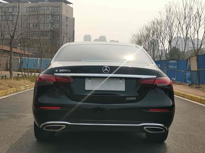 Фото 4 - Mercedes-Benz E-Class