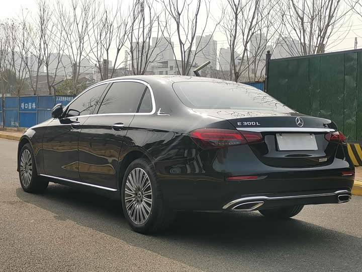 Фото 5 - Mercedes-Benz E-Class