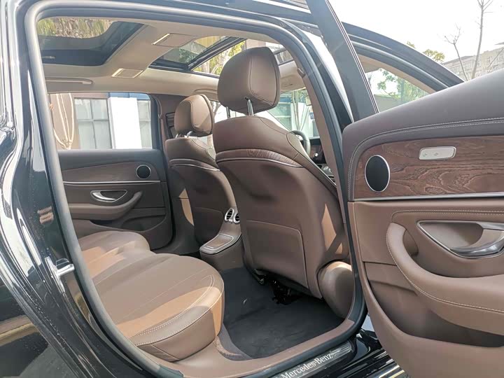 Фото 9 - Mercedes-Benz E-Class