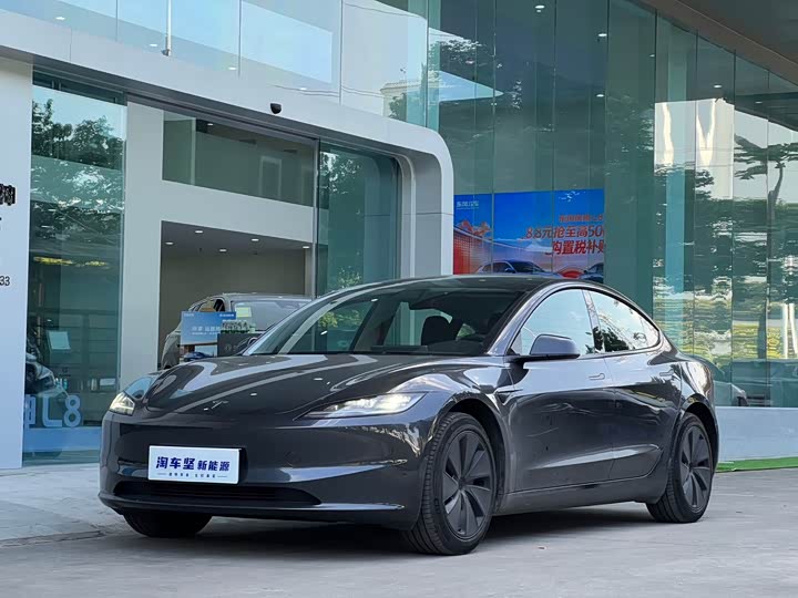 Фото 1 - Tesla Model 3