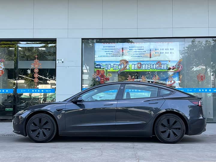 Фото 2 - Tesla Model 3