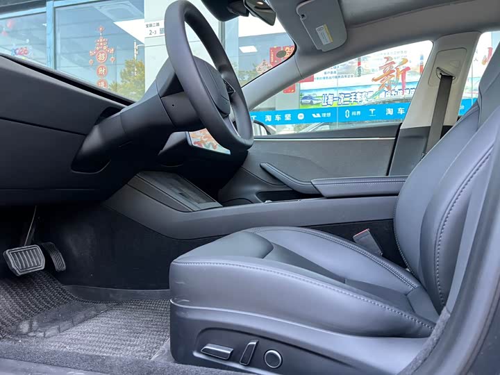 Фото 4 - Tesla Model 3