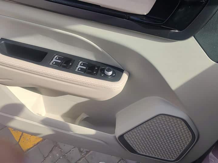 Фото 7 - Geely Icon