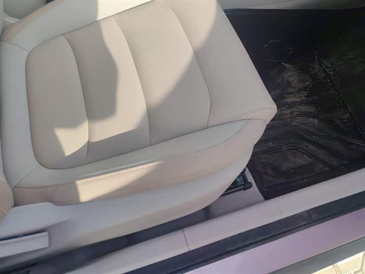 Фото 8 - Geely Icon