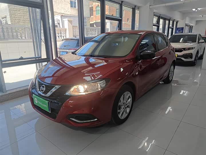 Фото 2 - Nissan Tiida