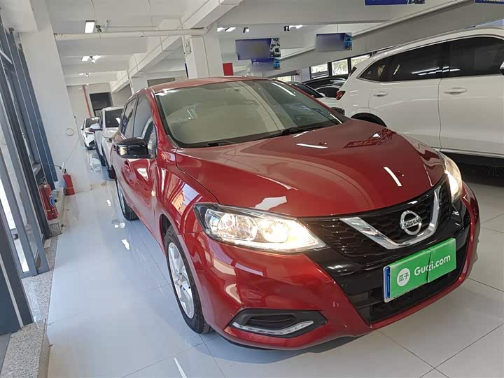 Фото 4 - Nissan Tiida